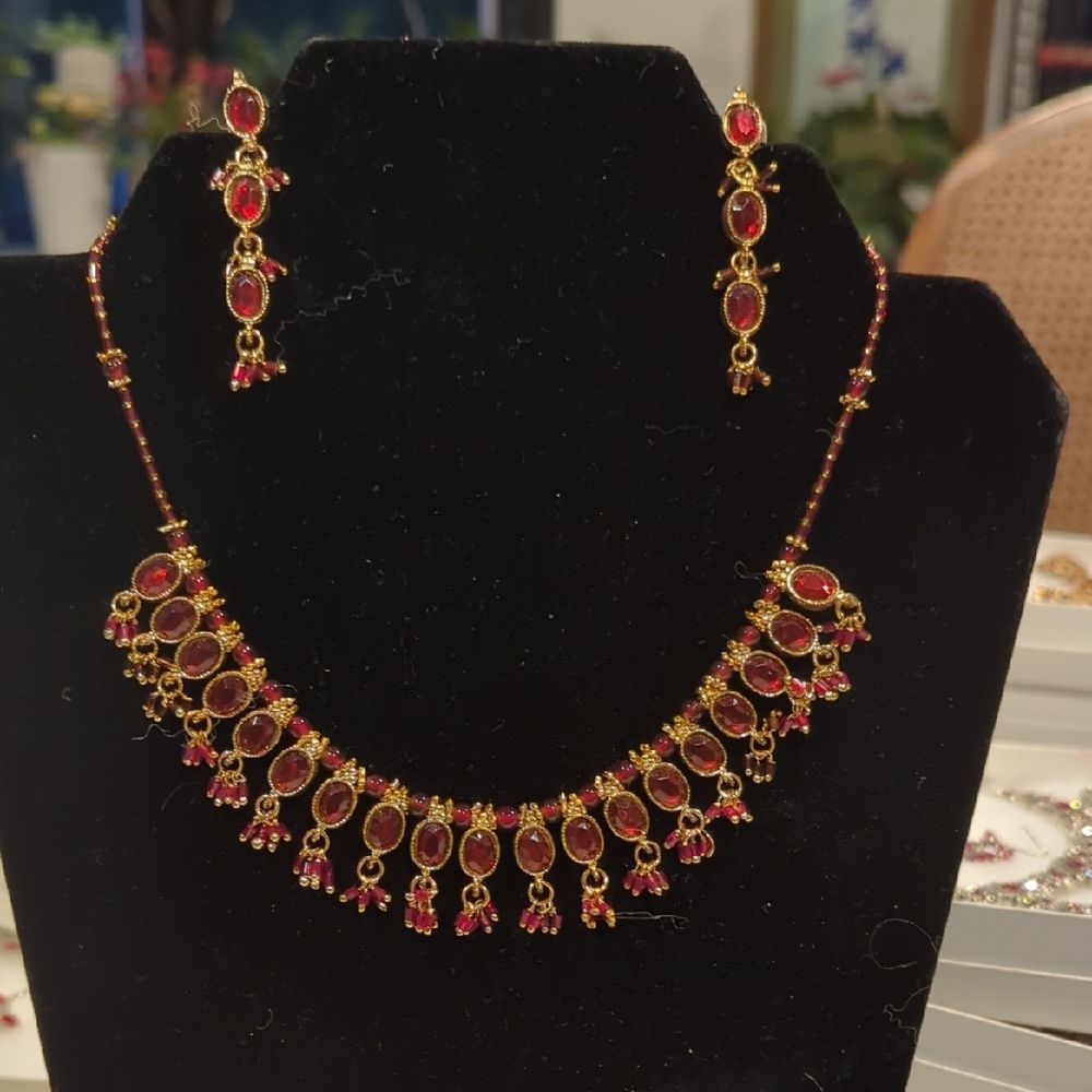 Elegant Red and Gold Jewelry Set